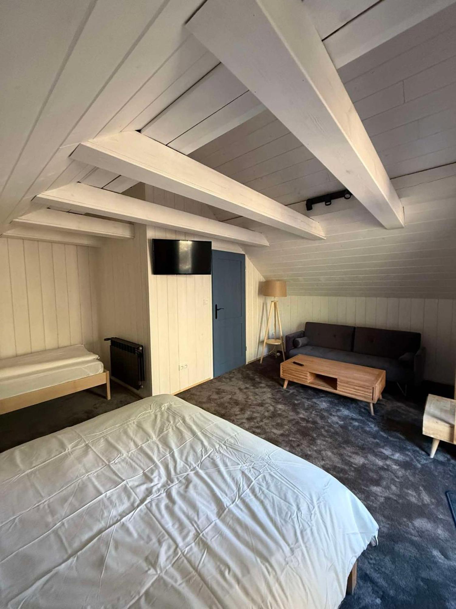 Oberza Pod Zlotym Prosiakiem Hotell Nieborów Exteriör bild