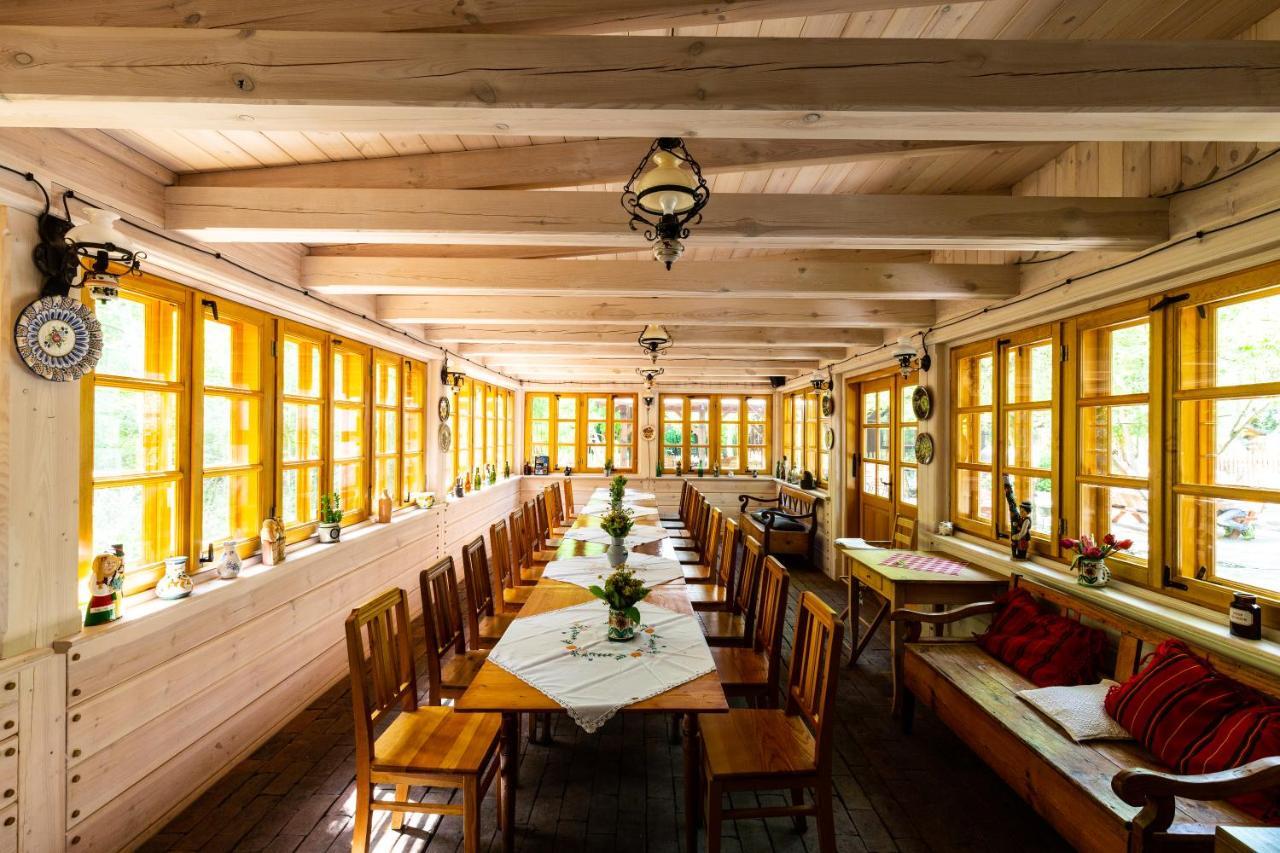 Oberza Pod Zlotym Prosiakiem Hotell Nieborów Exteriör bild